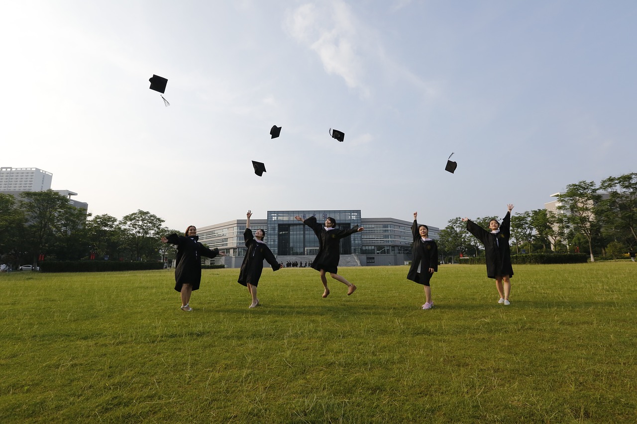 实况足球广告 / 实况足球广告回到大学时代